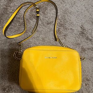 Michael kors purse. Like new. Clean inside